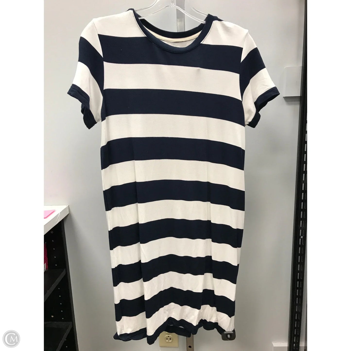 Dress Casual Short By Thread And Supply In Striped Pattern, Size: S