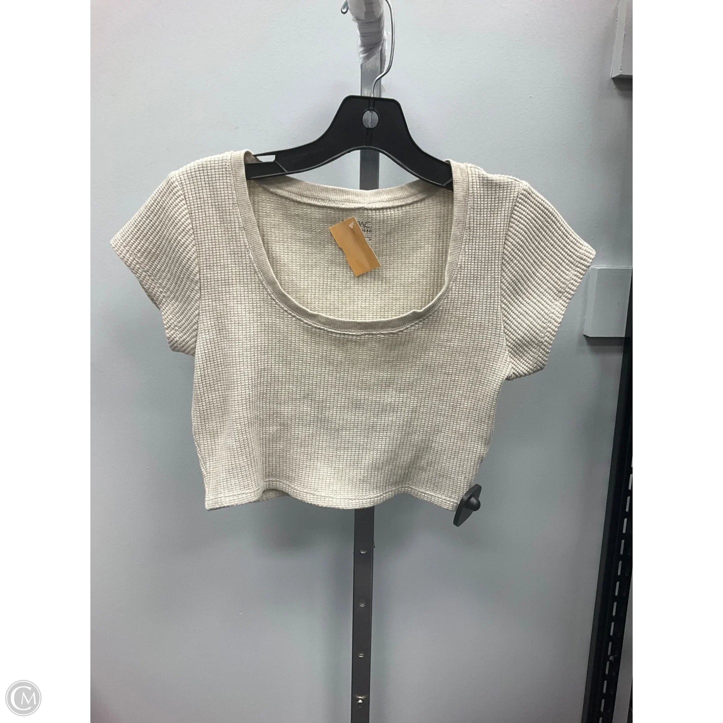 Top Short Sleeve By Clothes Mentor In Cream, Size: M
