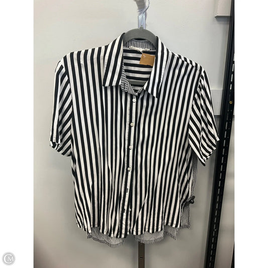 Top Short Sleeve By Jane And Delancey In Striped Pattern, Size: L
