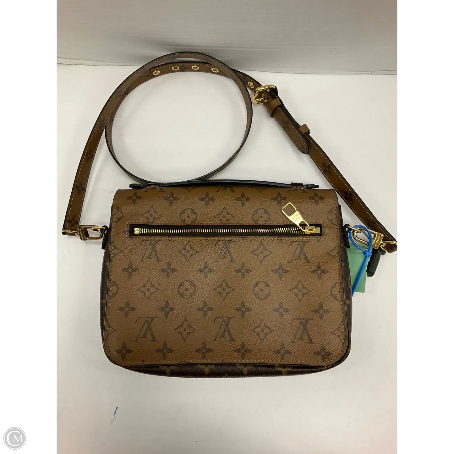 Crossbody Luxury Designer By Louis Vuitton, Size: Medium
