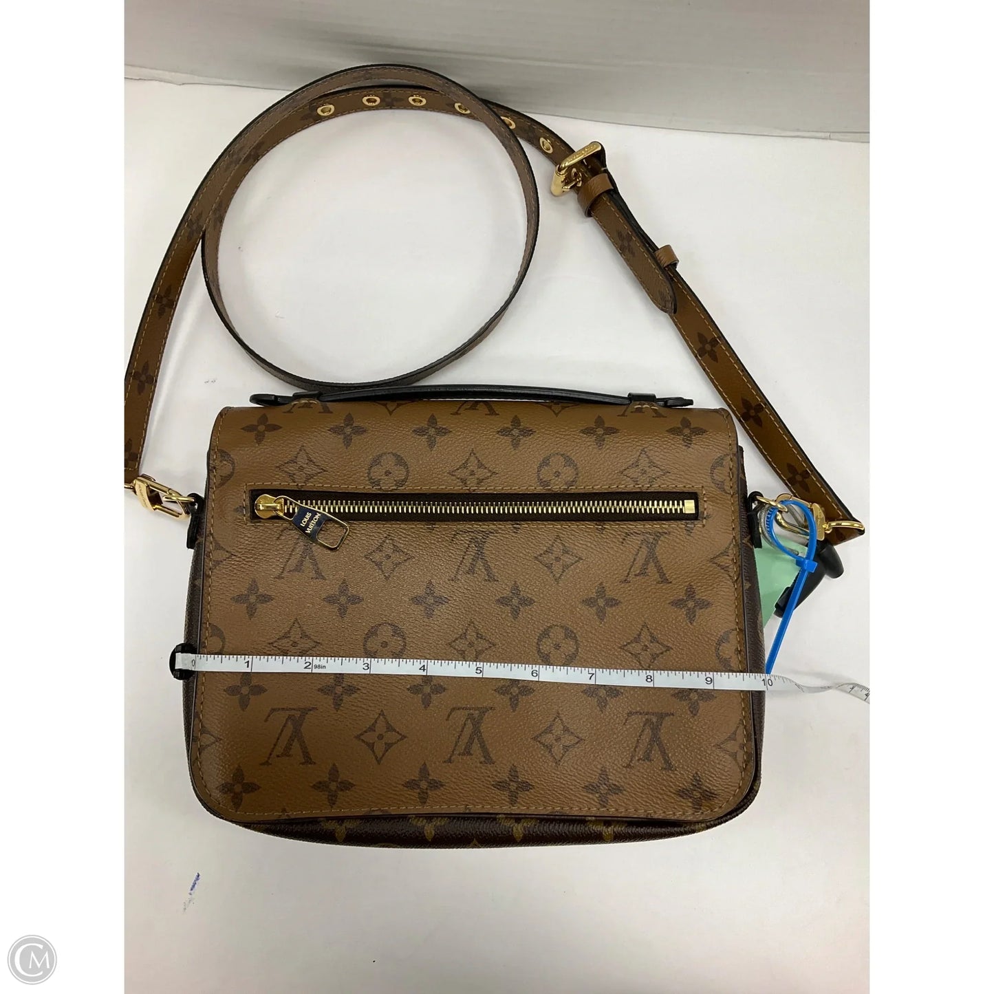 Crossbody Luxury Designer By Louis Vuitton, Size: Medium