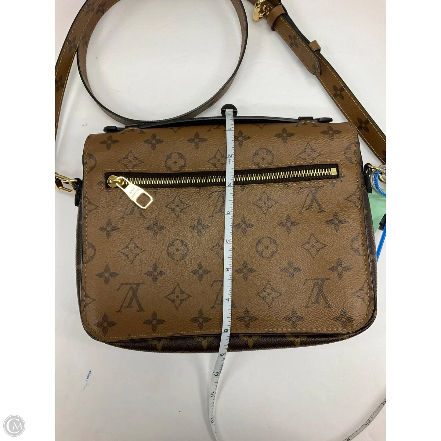 Crossbody Luxury Designer By Louis Vuitton, Size: Medium