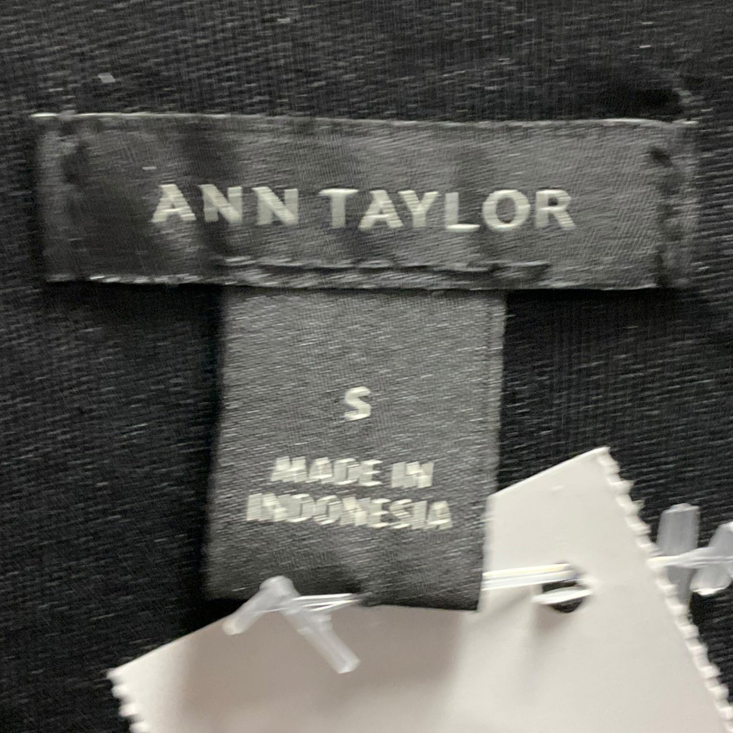 Top Sleeveless By Ann Taylor In Black, Size: S