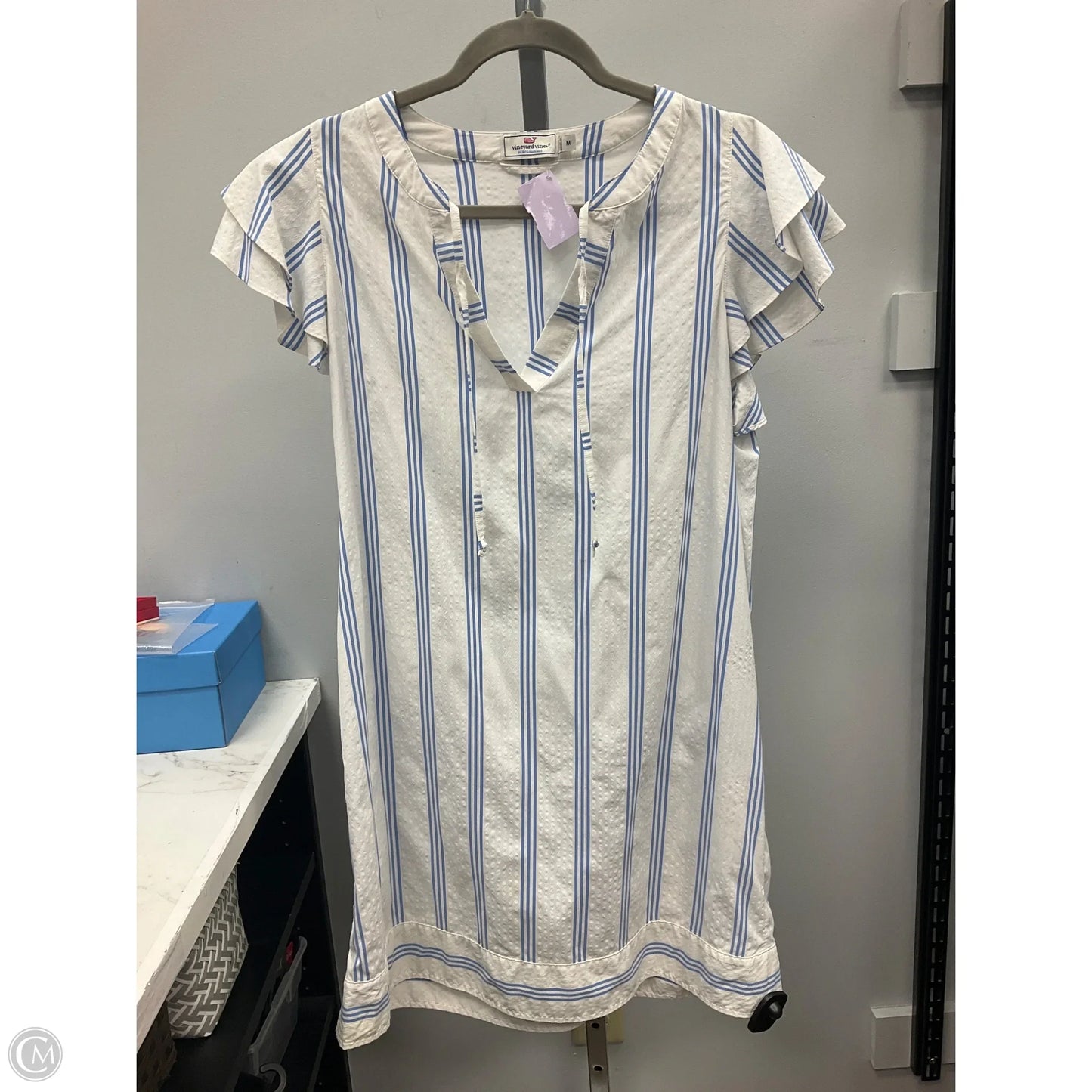 Dress Casual Short By Vineyard Vines In Blue & White, Size: M