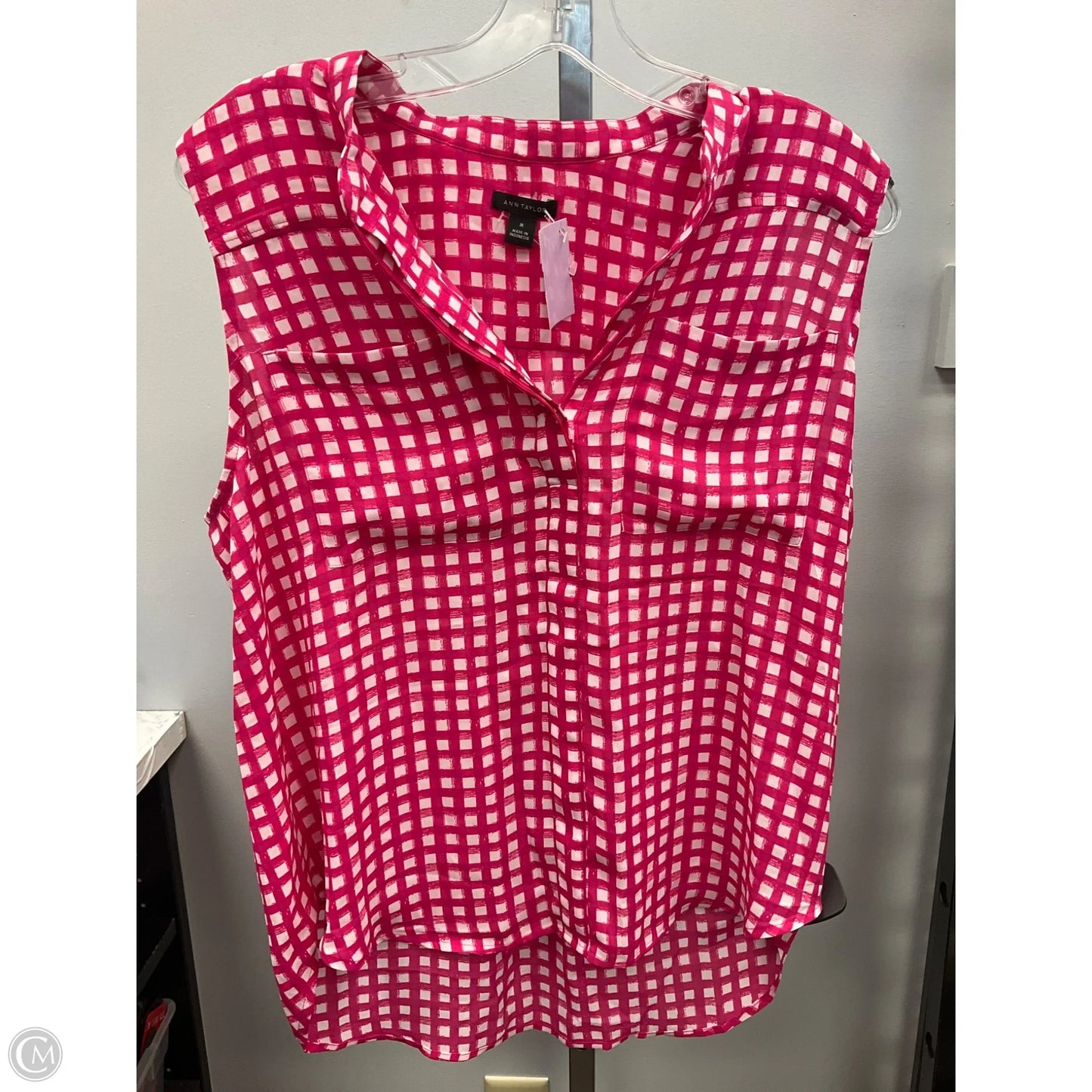 Top Sleeveless By Ann Taylor In Checkered Pattern, Size: M