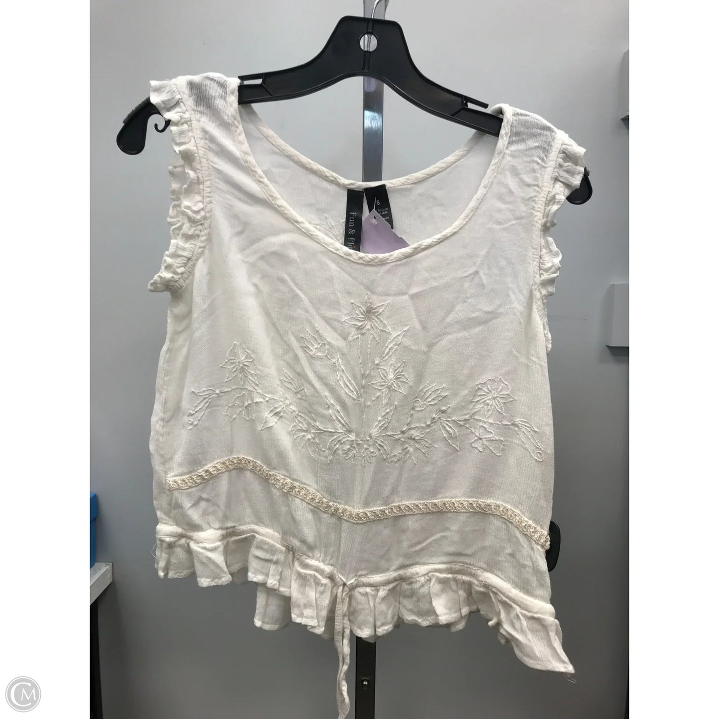 Top Sleeveless By Fun And Flirt In Cream, Size: S