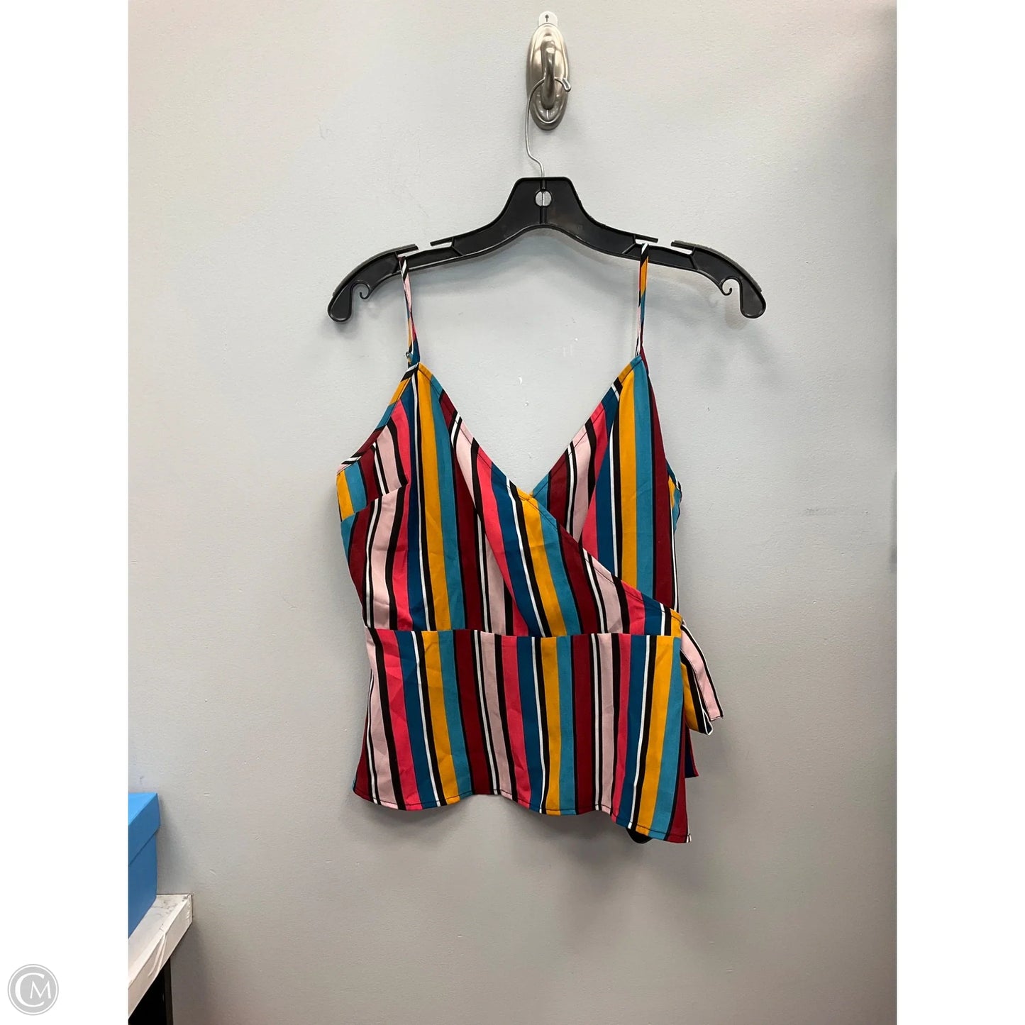Top Sleeveless By Guess In Striped Pattern, Size: M
