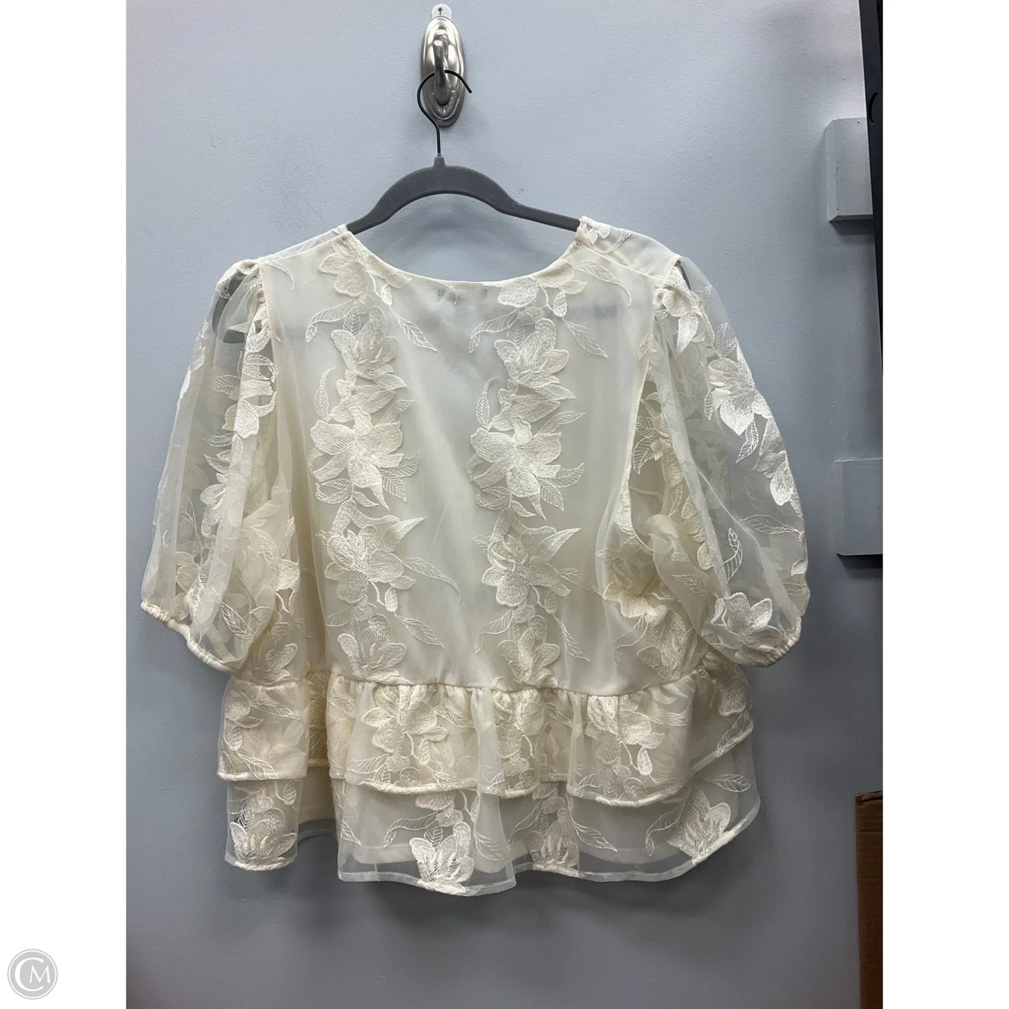 Top Short Sleeve By Express In Cream, Size: Xl