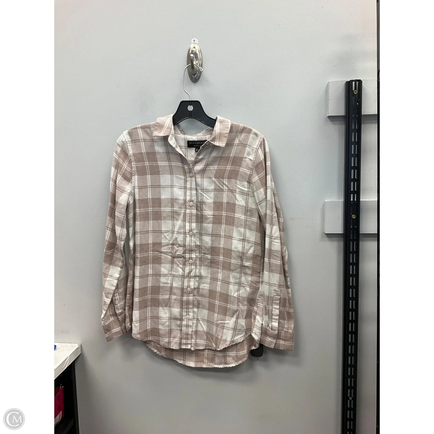 Top Long Sleeve By Banana Republic In Plaid Pattern, Size: Xs