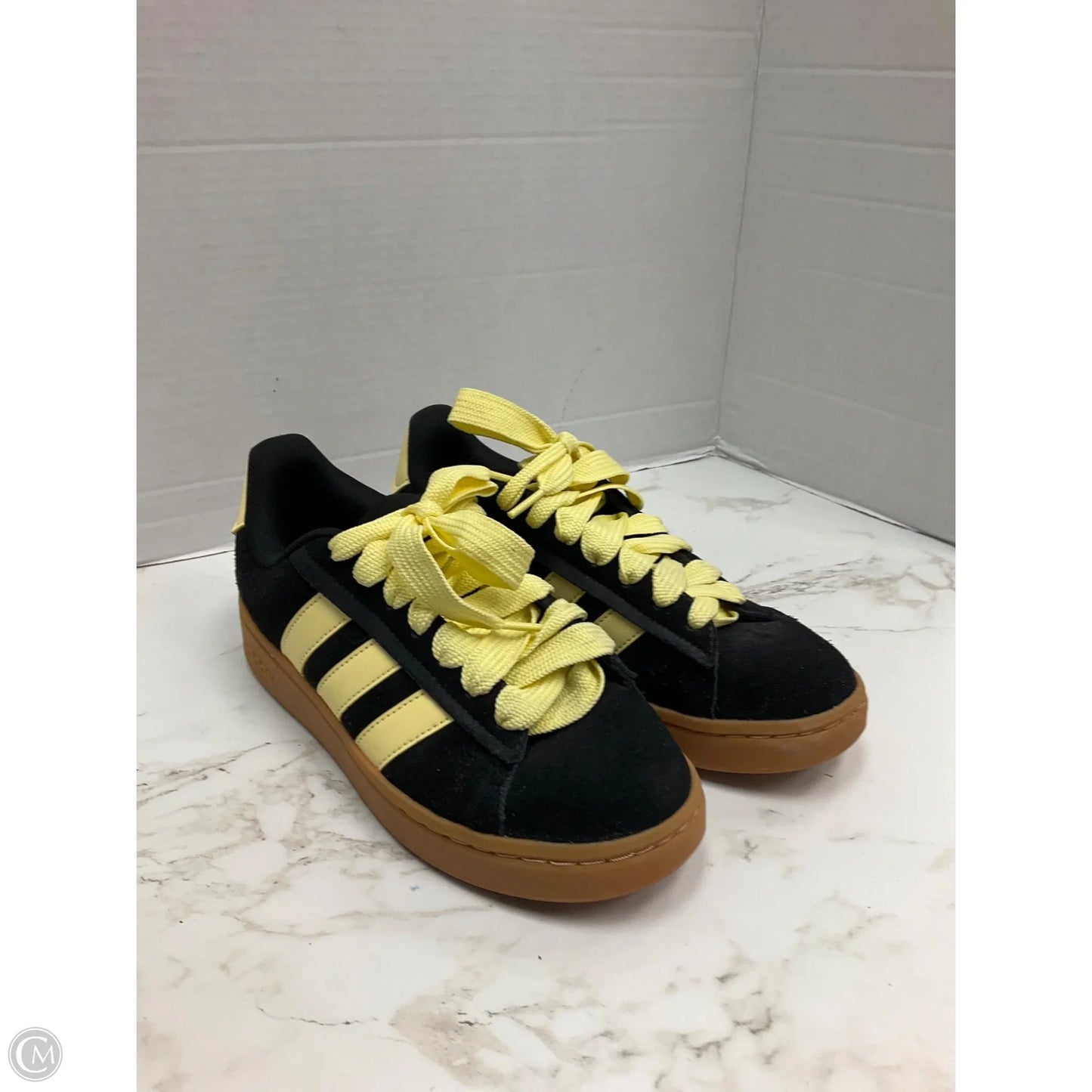 Shoes Sneakers By Adidas In Black & Yellow, Size: 7.5