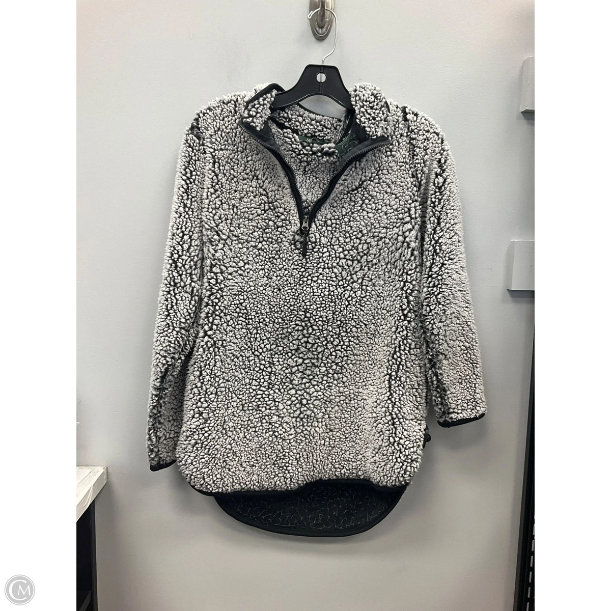 Sweatshirt Collar By Clothes Mentor In Black & White, Size: M