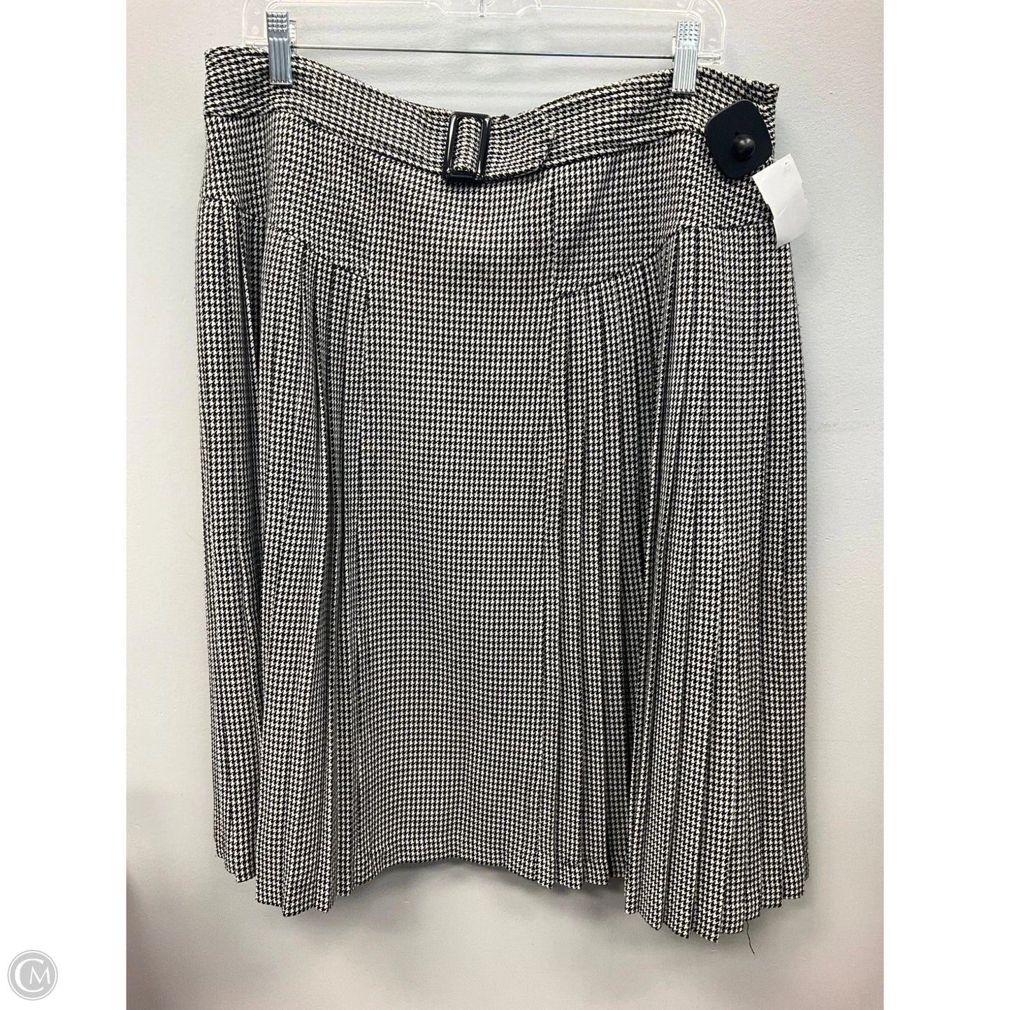 Skirt Mini & Short By Clothes Mentor In Black & White, Size: 12