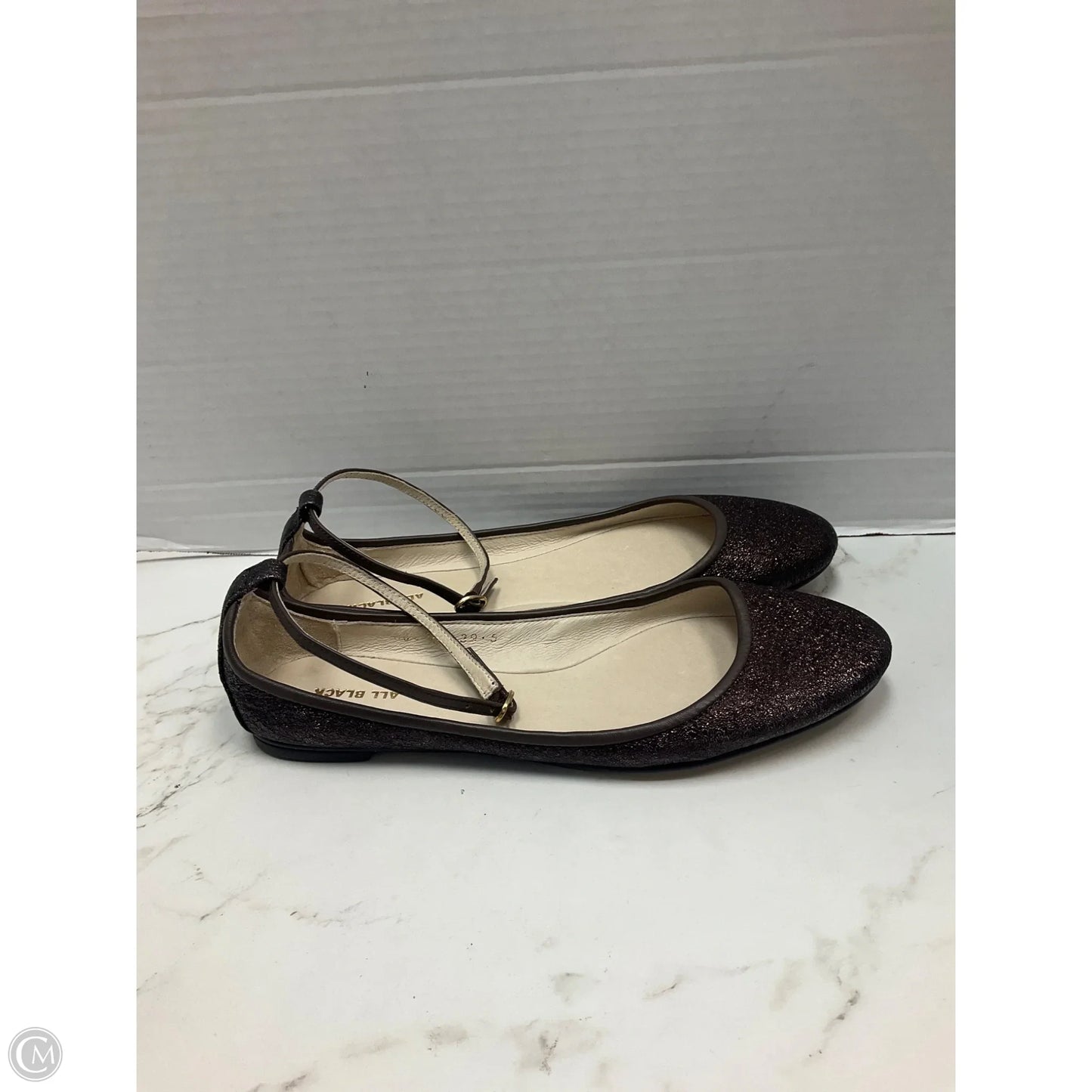 Shoes Flats By Clothes Mentor In Brown, Size: 9.5