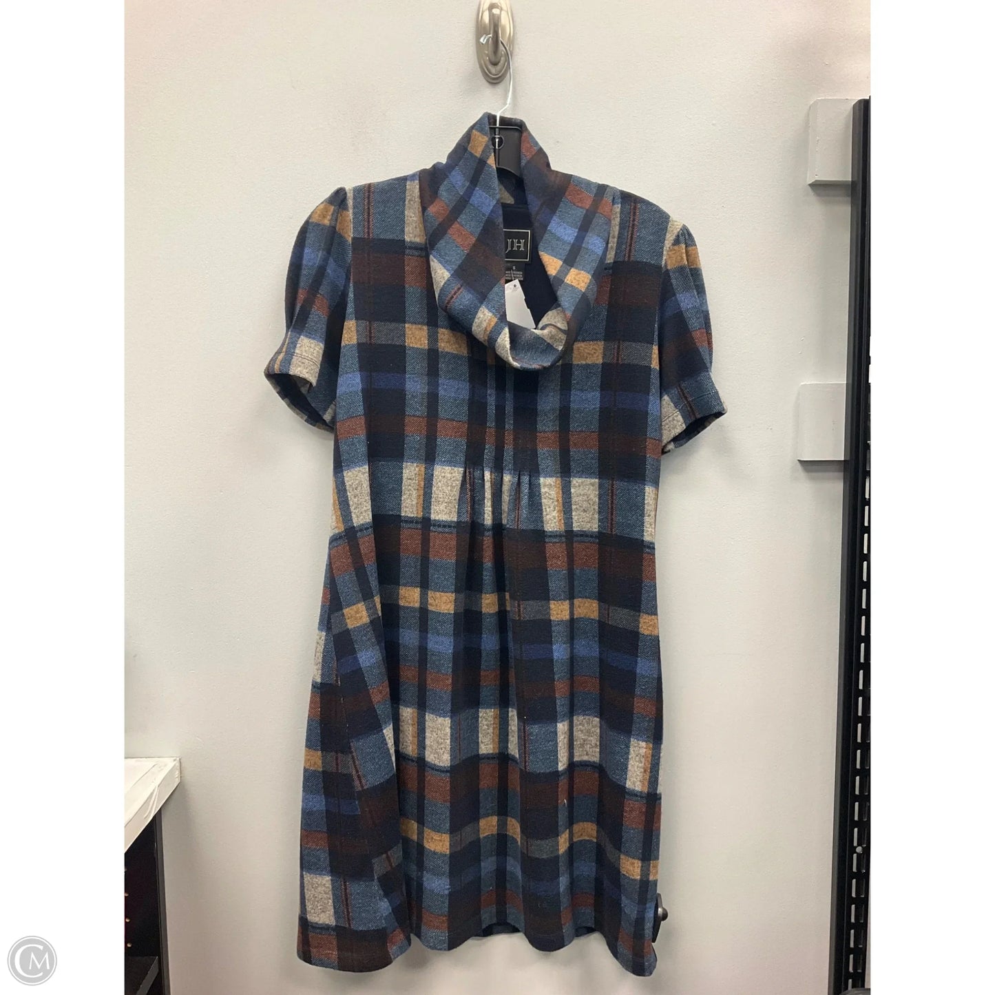 Dress Casual Short By Clothes Mentor In Plaid Pattern, Size: S