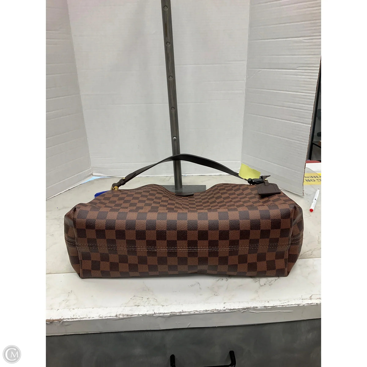 Handbag Luxury Designer By Louis Vuitton, Size: Medium