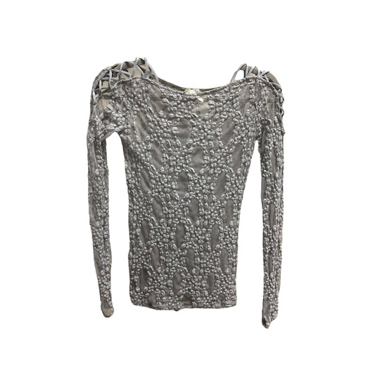 Top Long Sleeve By Free People In Grey, Size: S