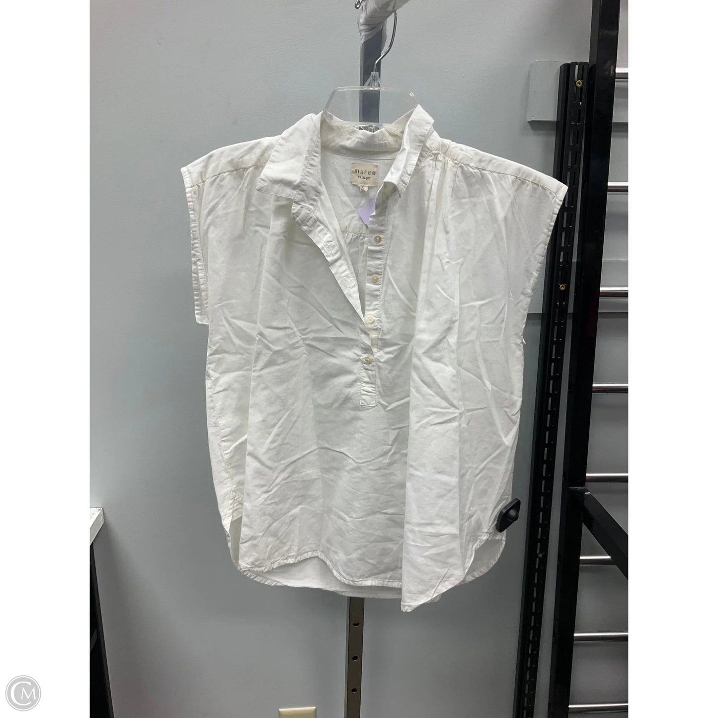 Top Sleeveless By Clothes Mentor In White, Size: S