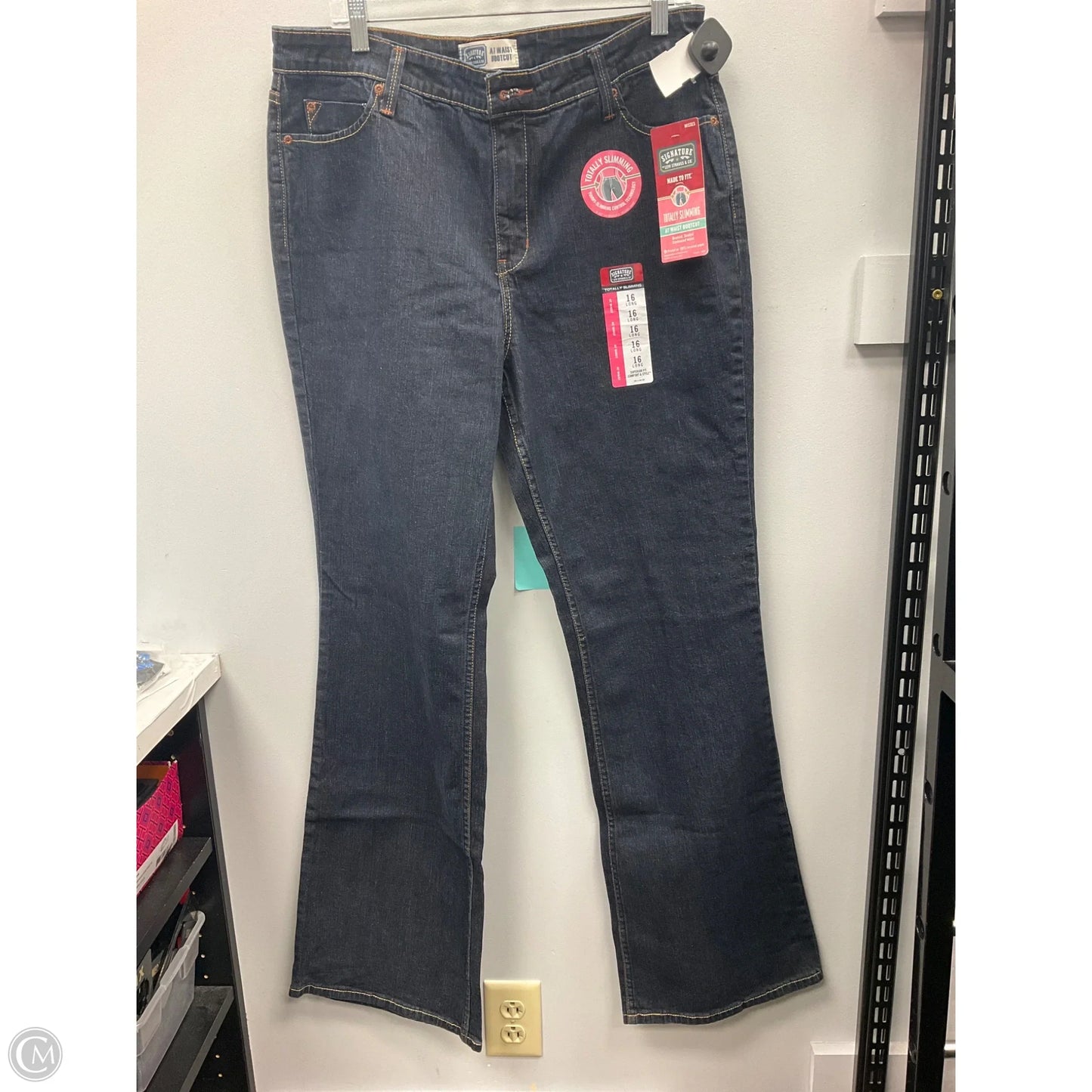 Jeans Flared By Levis In Blue Denim, Size: 16