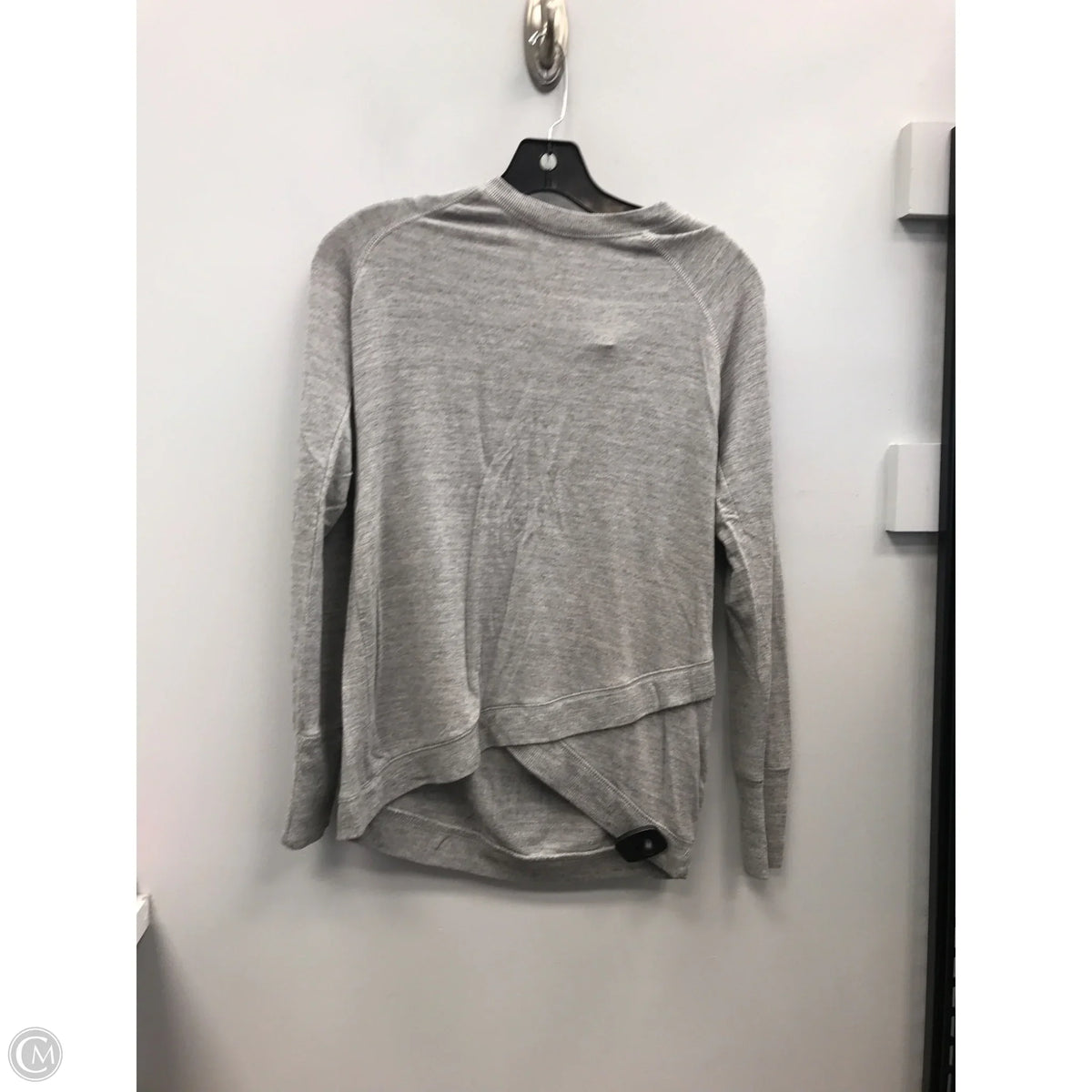 Top Long Sleeve By Workshop In Grey, Size: Xs