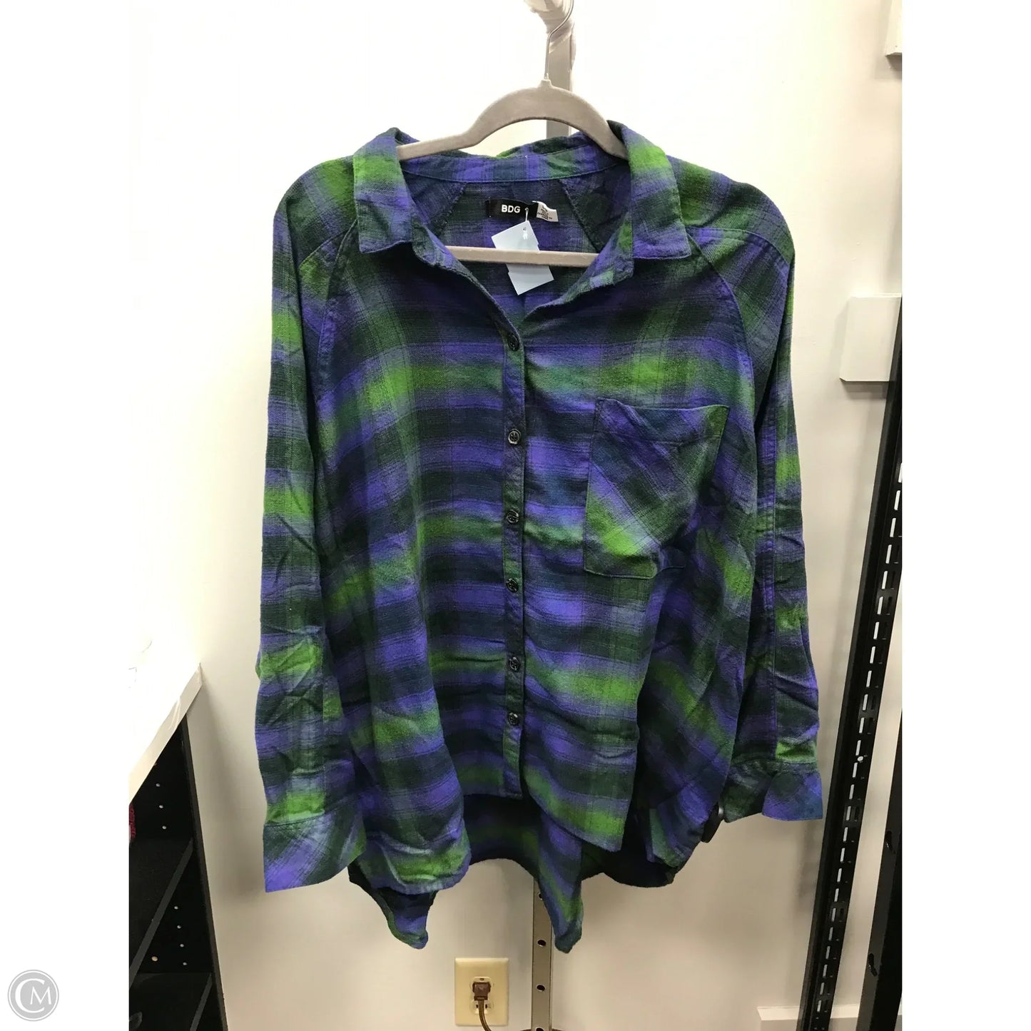 Top Long Sleeve By Bdg In Green & Purple, Size: L