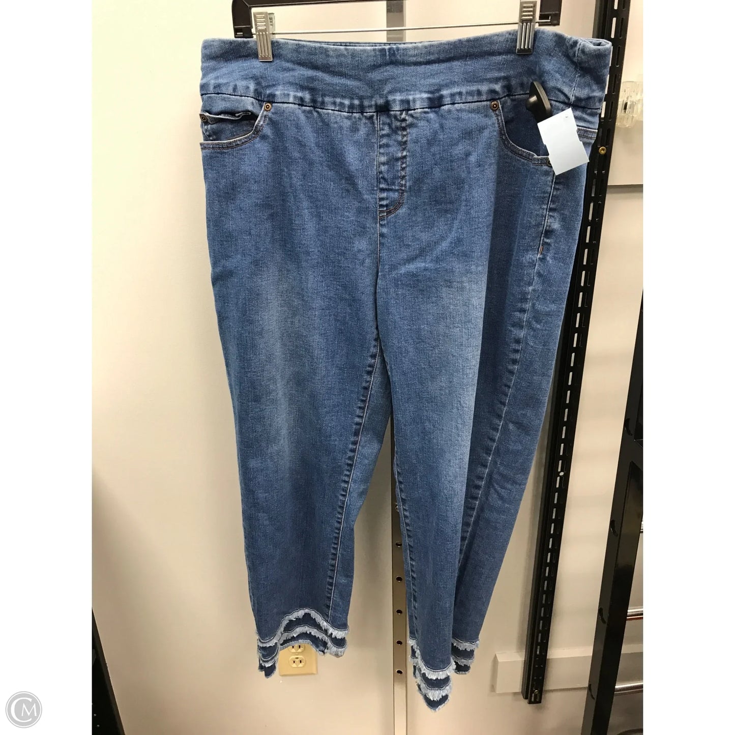 Jeans Cropped By Clothes Mentor In Blue Denim, Size: 14