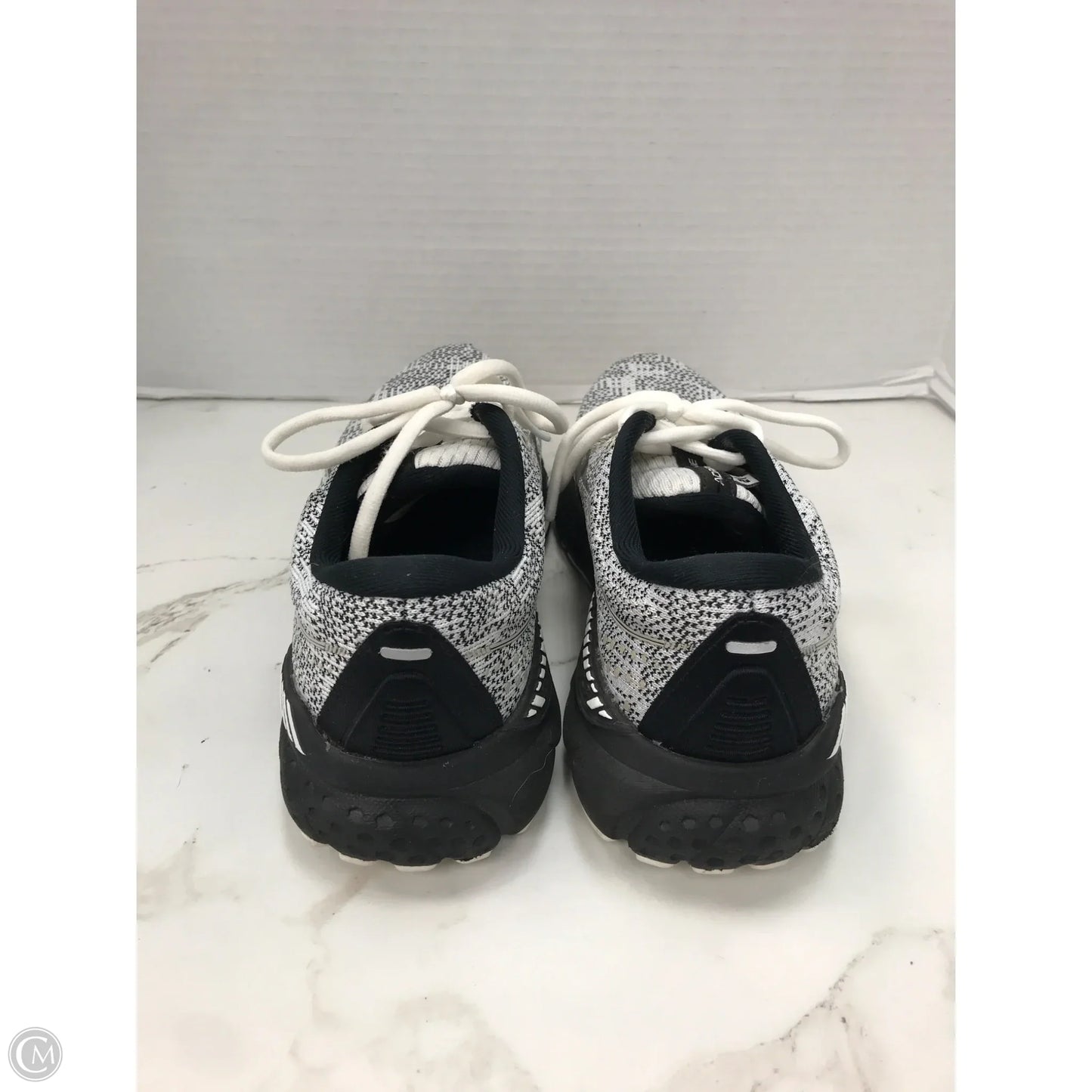 Shoes Athletic By Brooks In Black & White, Size: 6.5
