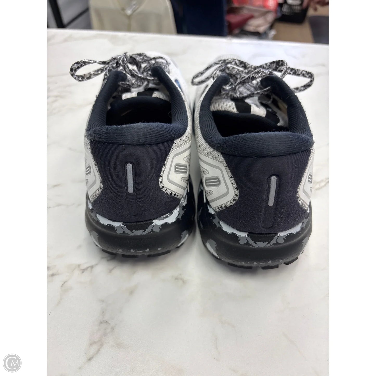 Shoes Athletic By Brooks In Black & White, Size: 9.5