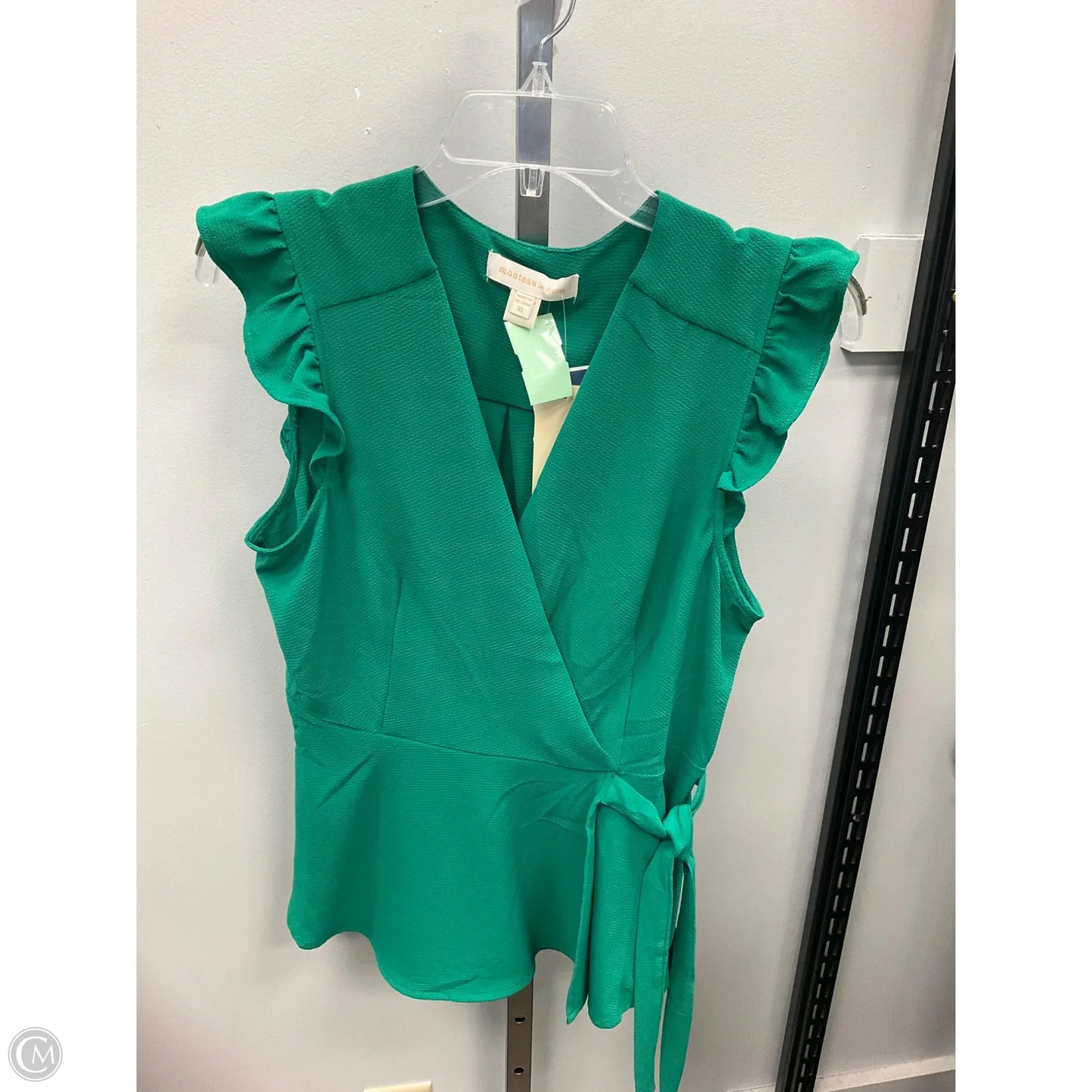 Top Sleeveless By Monteau In Green, Size: Xl
