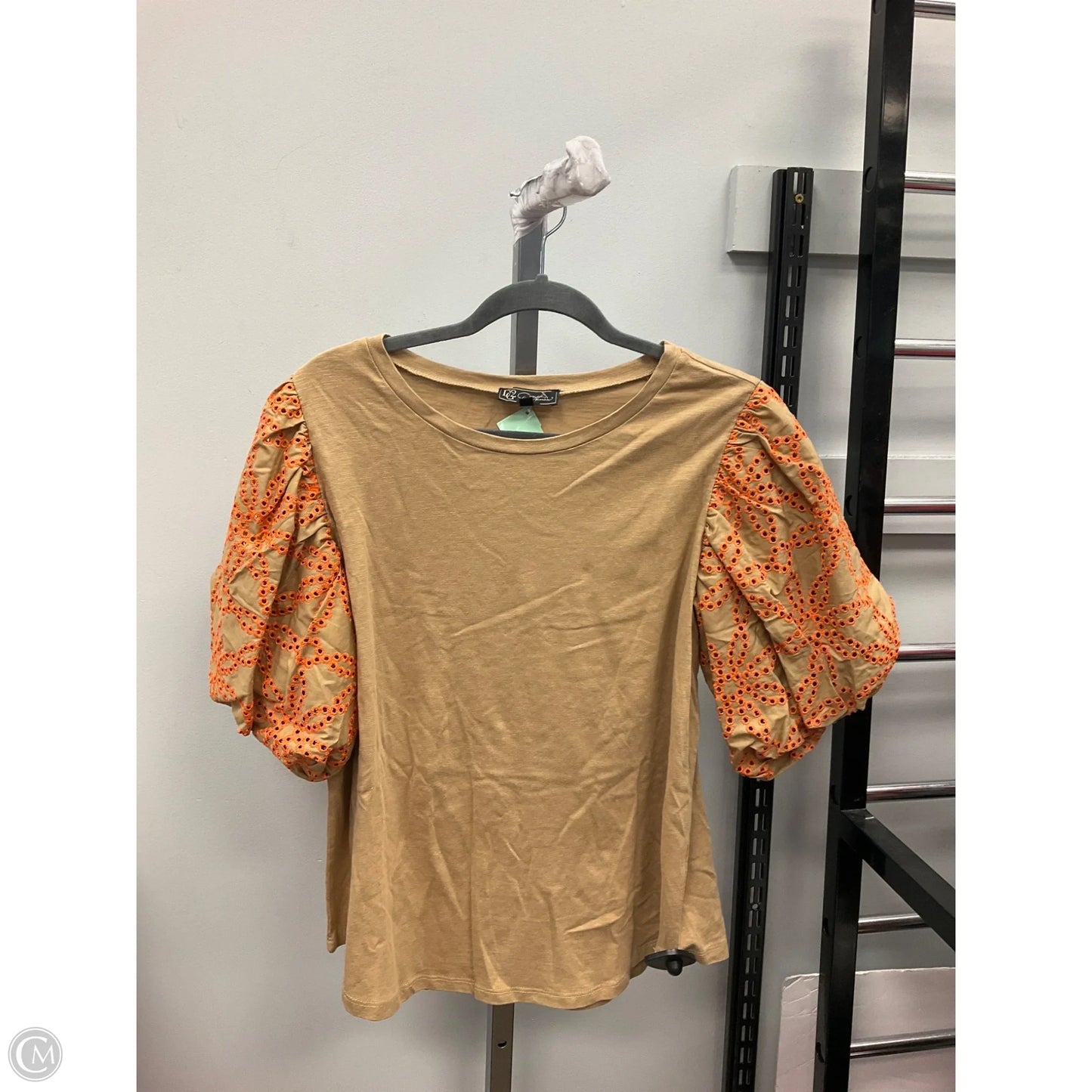 Top Short Sleeve By Dg2 In Tan, Size: L