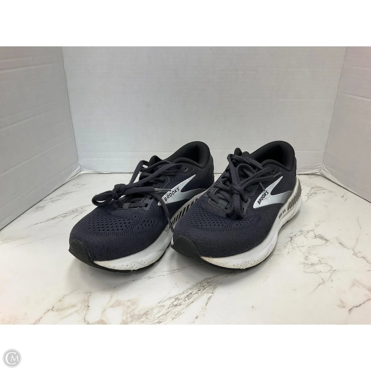 Shoes Athletic By Brooks In Grey, Size: 7.5