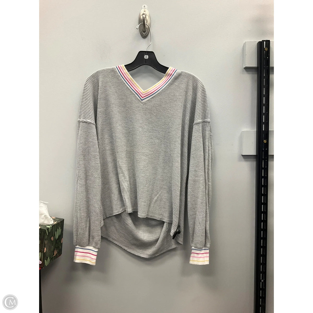 Top Long Sleeve By Cmc In Grey, Size: M