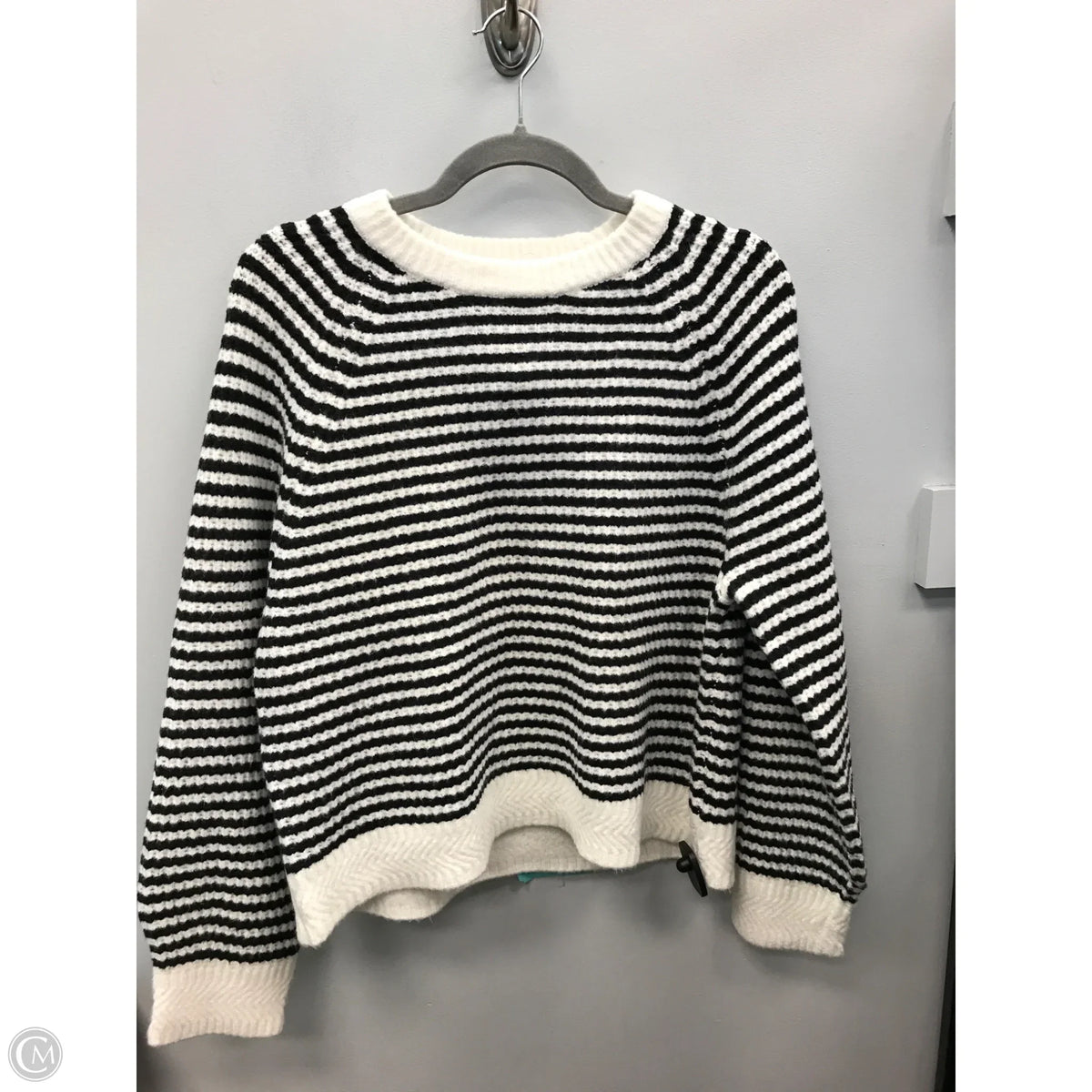 Sweater By Universal Thread In Striped Pattern, Size: M
