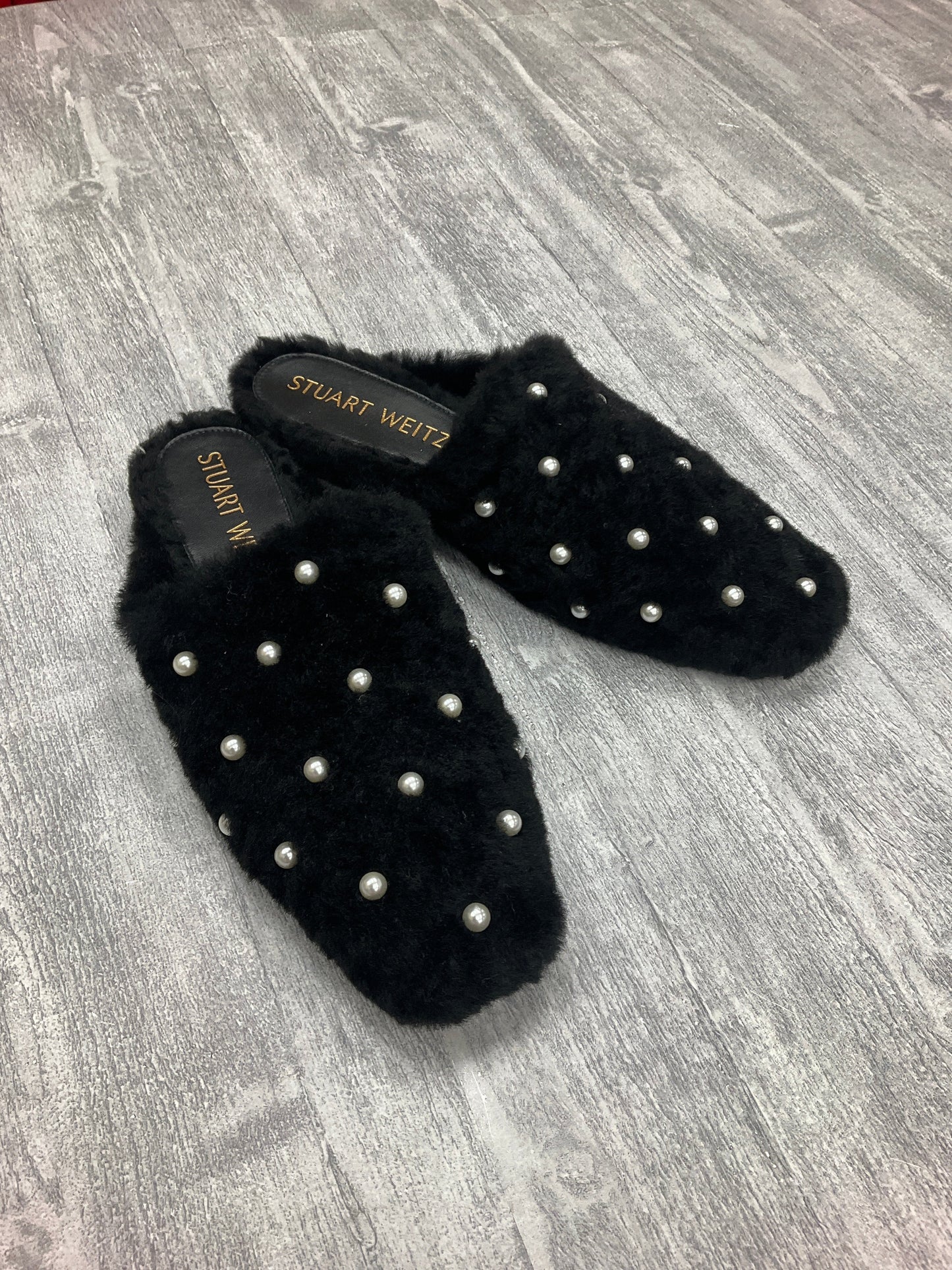 Slippers Designer By Stuart Weitzman In Black