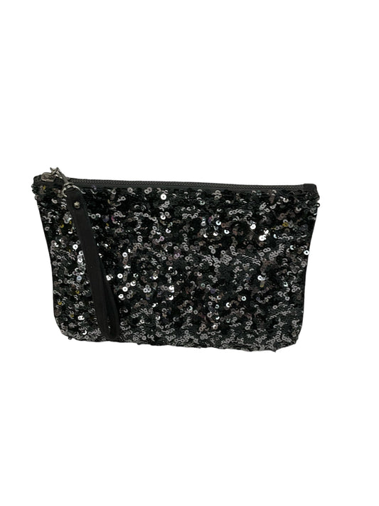 Wristlet By Express  Size: Medium