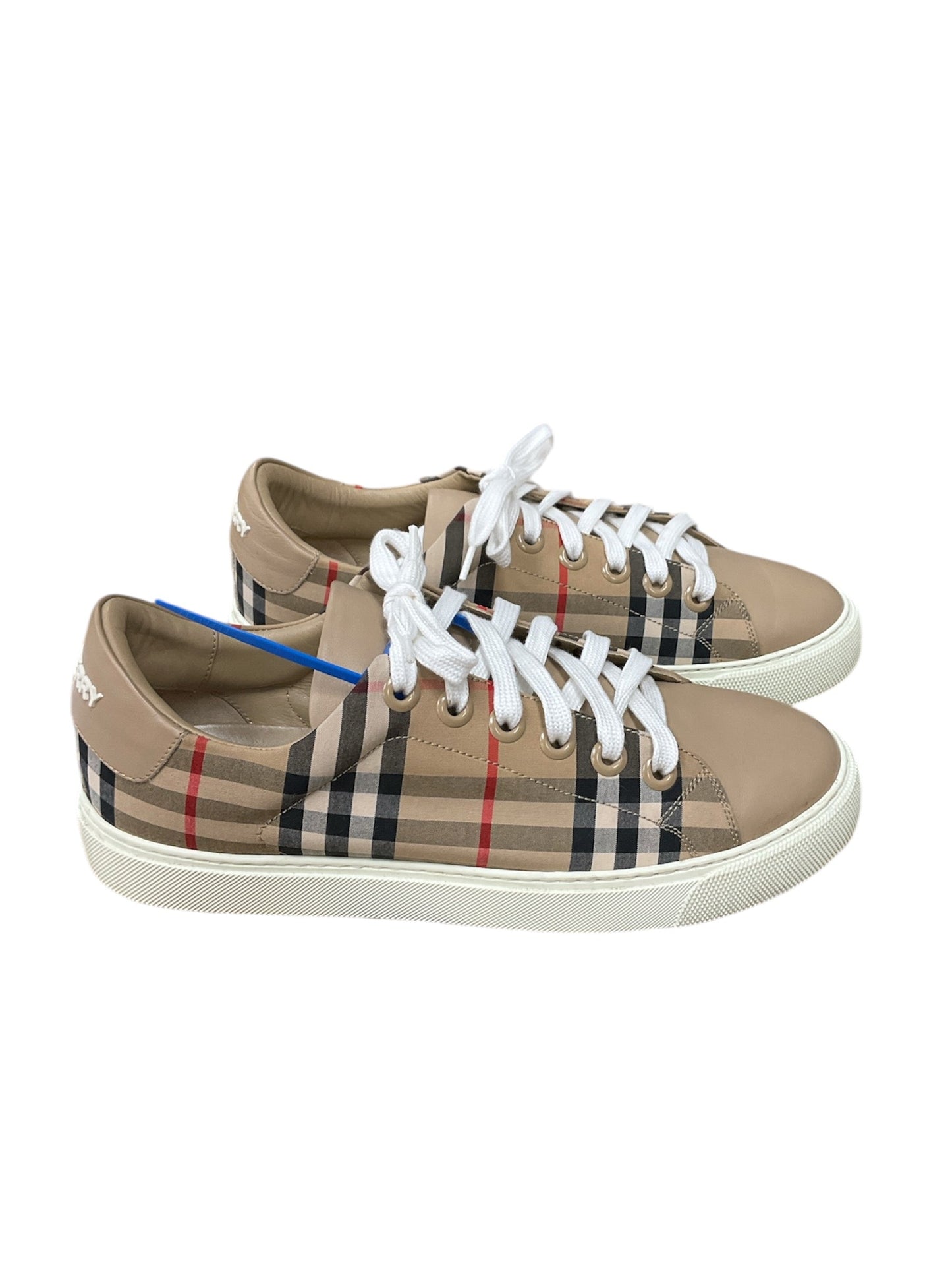 Shoes Luxury Designer By Burberry In Plaid Pattern, Size: 8