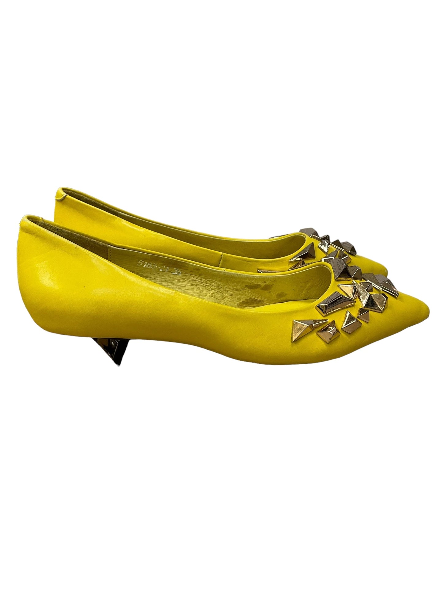 Yellow Shoes Flats Cmc, Size 6