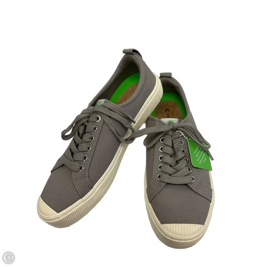 Shoes Sneakers By Cariuma In Grey, Size: 8.5