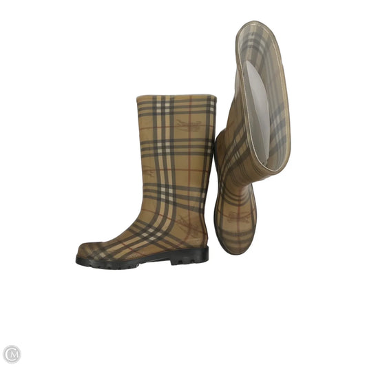 Boots Luxury Designer By Burberry In Plaid Pattern, Size: 6.5