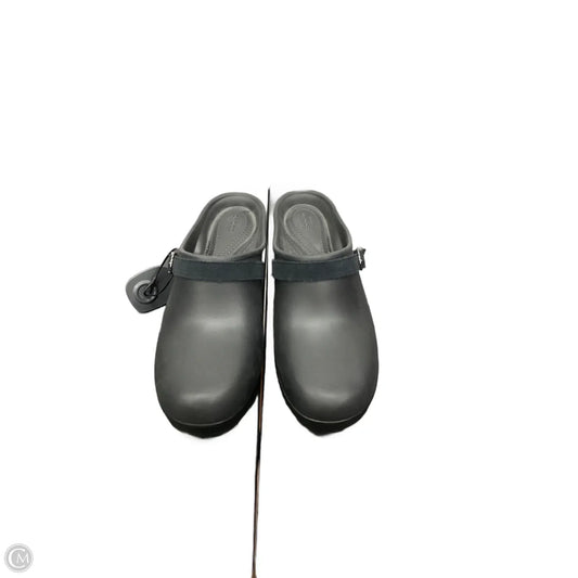 Shoes Heels Block By Crocs In Black, Size: 10