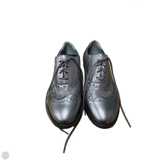 Shoes Flats By Vionic In Silver, Size: 6.5