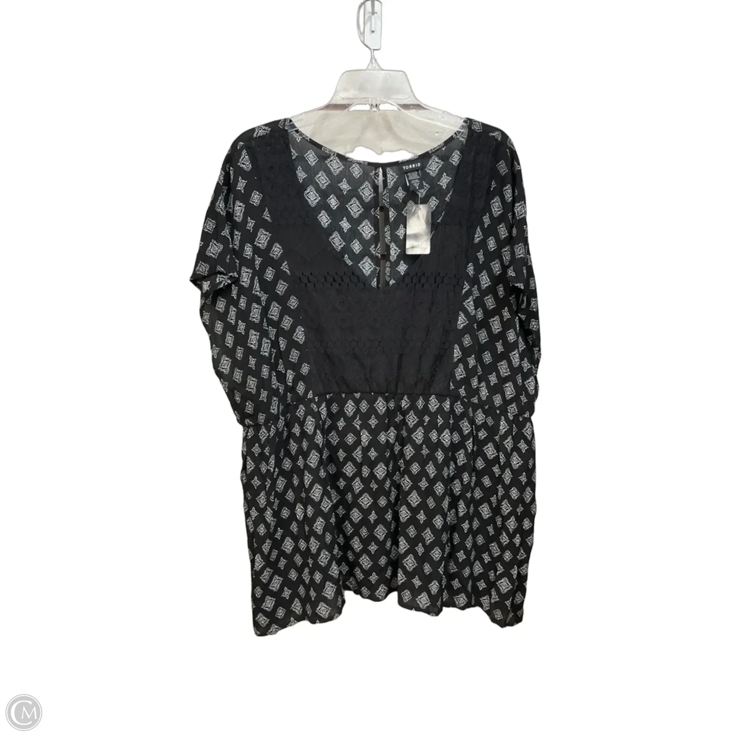 Top Short Sleeve By Torrid In Black & White, Size: 3x