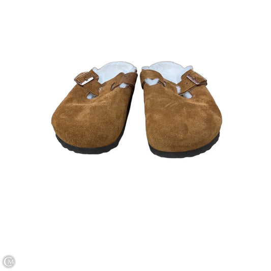 Shoes Flats By Birkenstock In Brown, Size: 7