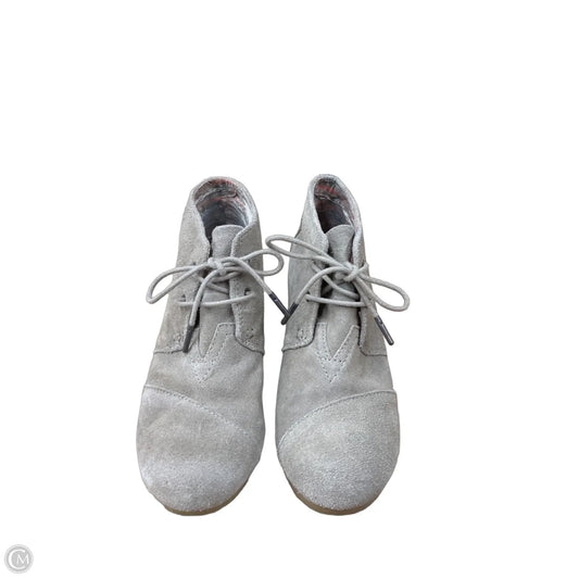 Shoes Flats By Toms In Tan, Size: 8.5