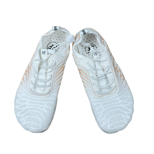 White Shoes Athletic Clothes Mentor, Size 6