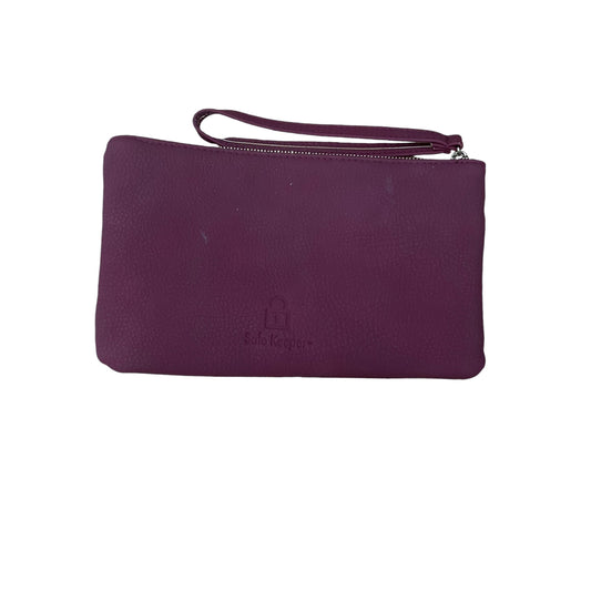 Wristlet By Clothes Mentor, Size: Medium