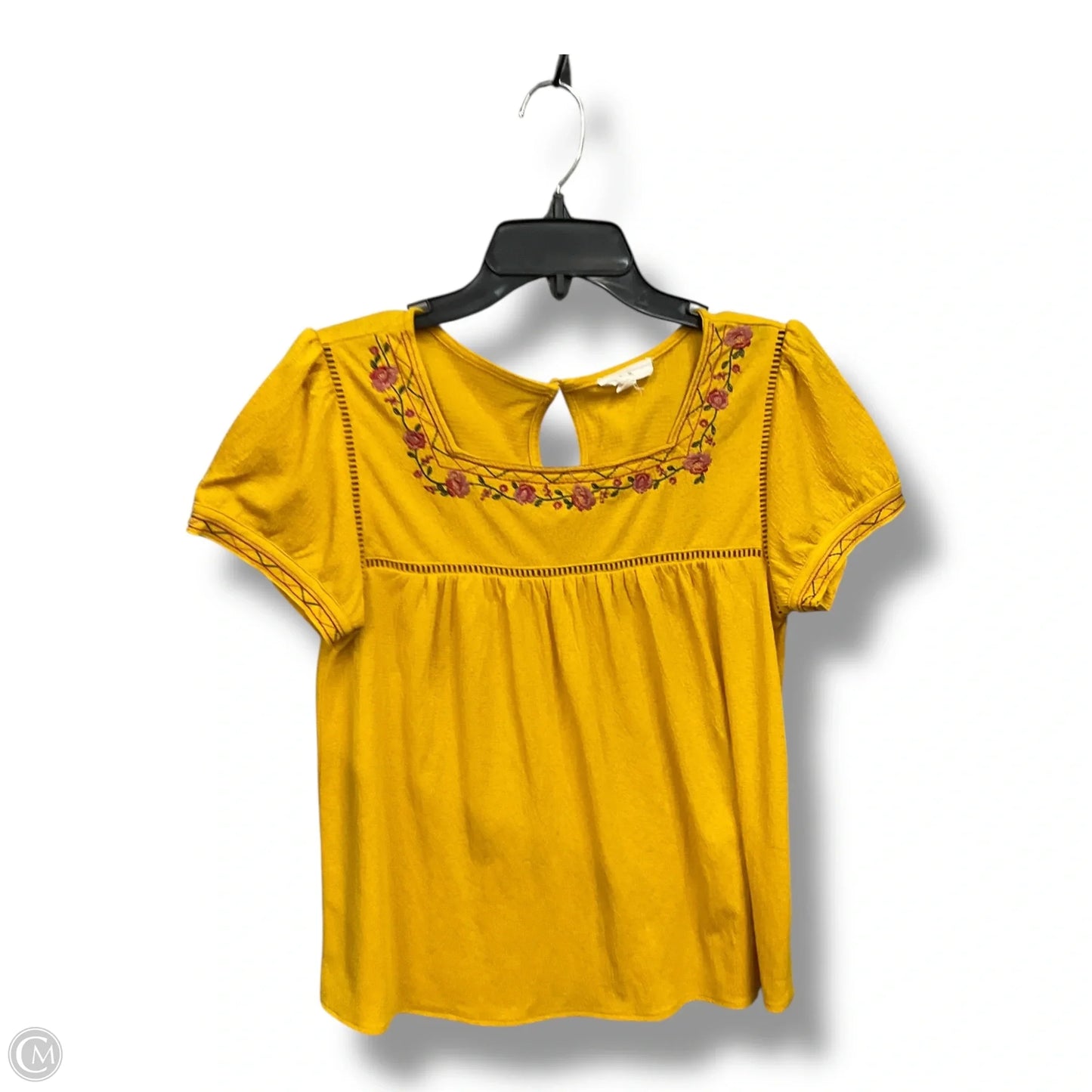 Top Short Sleeve By Clothes Mentor In Yellow, Size: M