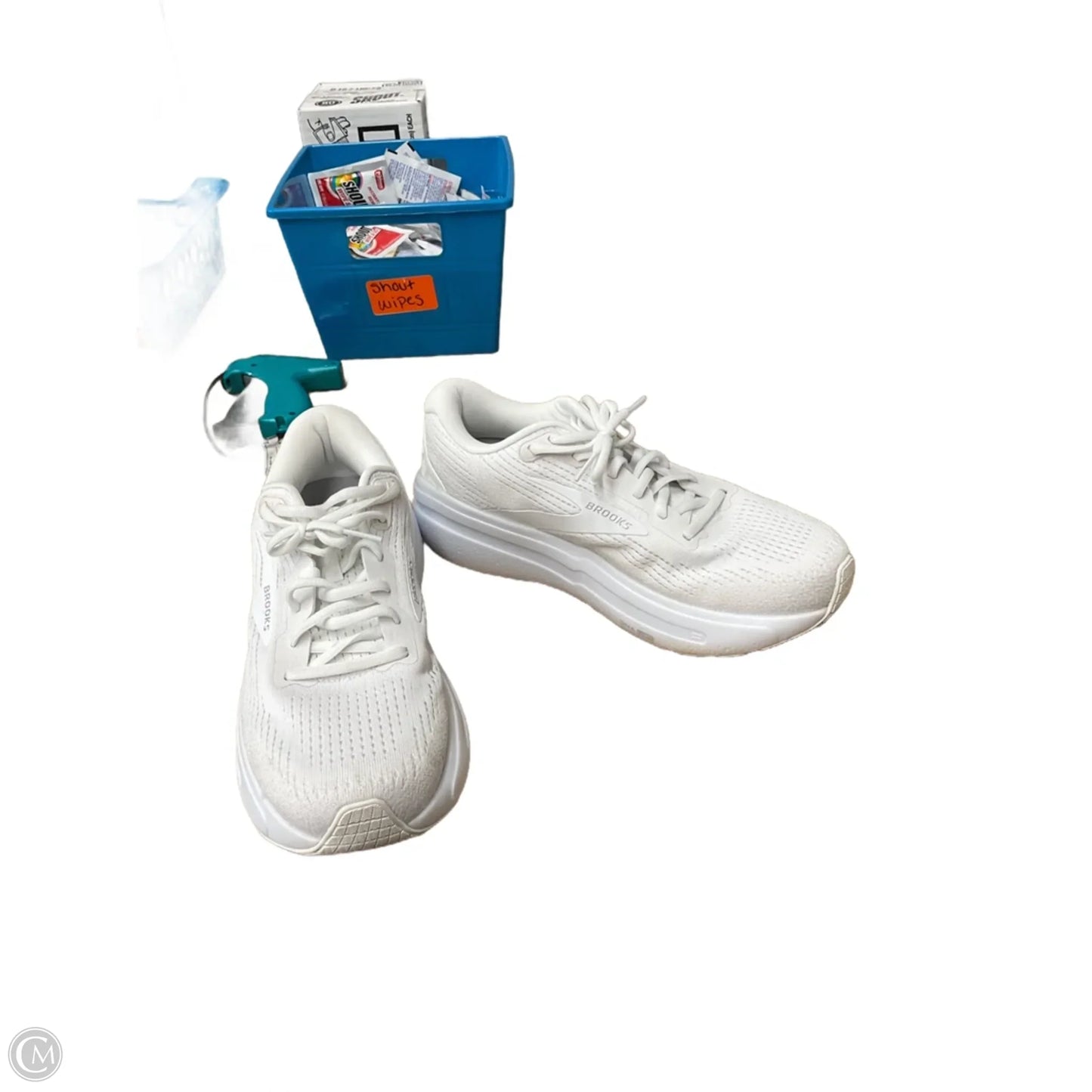 Shoes Athletic By Brooks In White, Size: 9.5