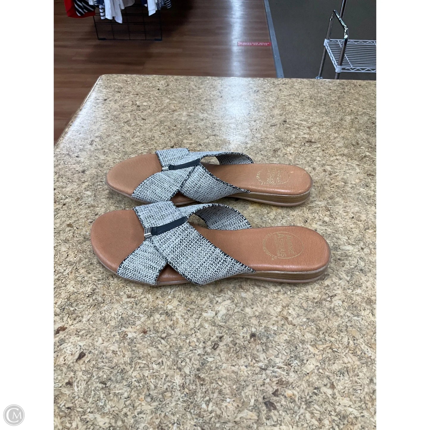 Sandals Flats By Cmc In Beige, Size: 7