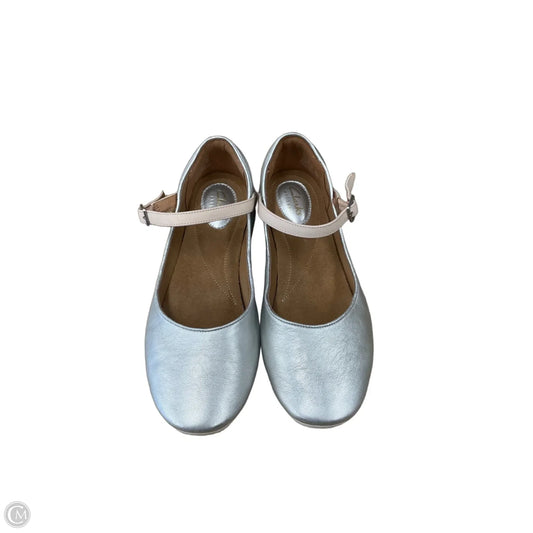 Shoes Flats By Clarks In Silver, Size: 8.5