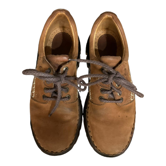 Brown Shoes Flats Born, Size 6.5